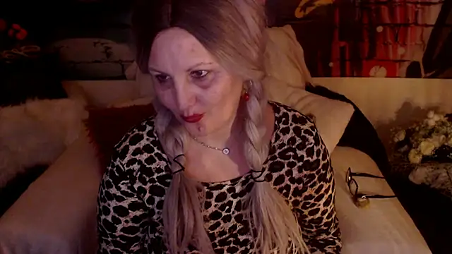 Snapshot of Divineblond chatting on 03.13.25 Divineblond online show from 03.13.25