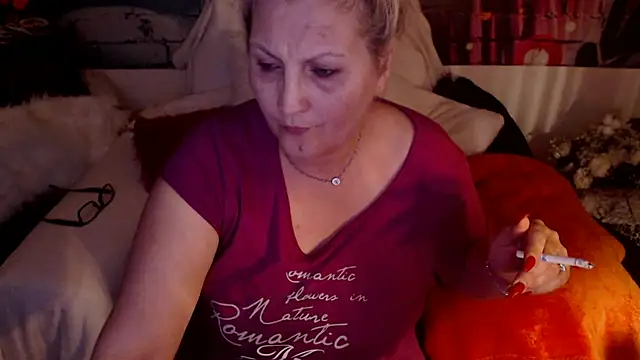 Snapshot of Divineblond chatting on 03.13.25 Divineblond online show from 03.13.25