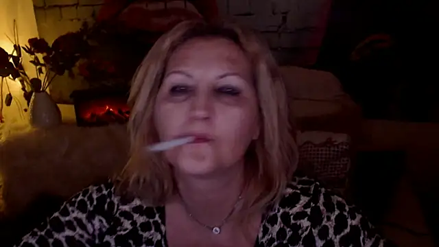 Snapshot of Divineblond chatting on 03.15.25 Divineblond online show from 03.15.25