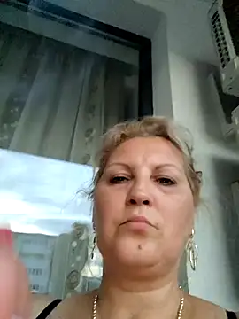 Snapshot of Divineblond chatting on 09.14.25 Divineblond online show from 09.14.25