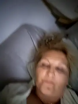 Snapshot of Divineblond chatting on 09.26.25 Divineblond online show from 09.26.25