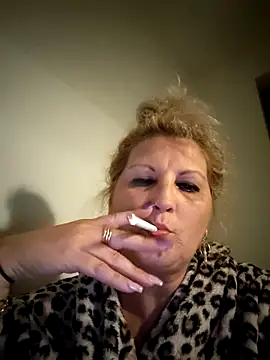 Snapshot of Divineblond chatting on 10.06.25 Divineblond online show from 10.06.25