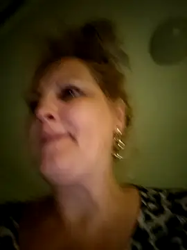 Snapshot of Divineblond chatting on 10.07.25 Divineblond online show from 10.07.25