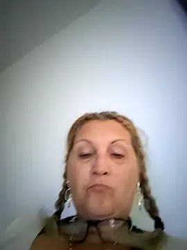 Snapshot of Divineblond chatting on 10.09.25 Divineblond online show from 10.09.25