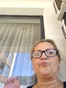 Snapshot of Divineblond chatting on 10.10.25 Divineblond online show from 10.10.25