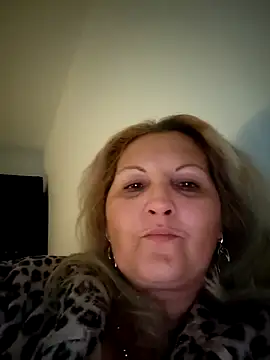 Snapshot of Divineblond chatting on 10.17.25 Divineblond online show from 10.17.25