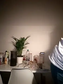 Snapshot of Divineblond chatting on 10.21.25 Divineblond online show from 10.21.25