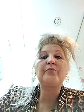 Snapshot of Divineblond chatting on 10.24.25 Divineblond online show from 10.24.25