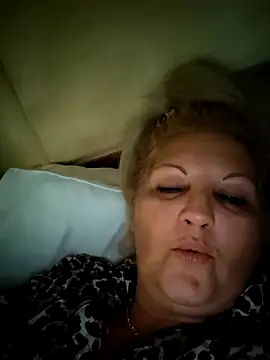 Snapshot of Divineblond chatting on 10.26.25 Divineblond online show from 10.26.25