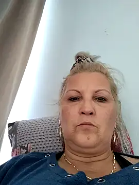 Snapshot of Divineblond chatting on 10.27.25 Divineblond online show from 10.27.25