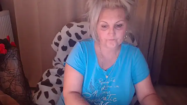 Snapshot of Divineblond chatting on 10.31.25 Divineblond online show from 10.31.25