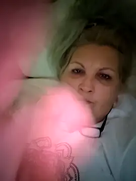 Snapshot of Divineblond chatting on 11.02.25 Divineblond online show from 11.02.25