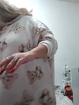 Divineblond online show from 12.13.25