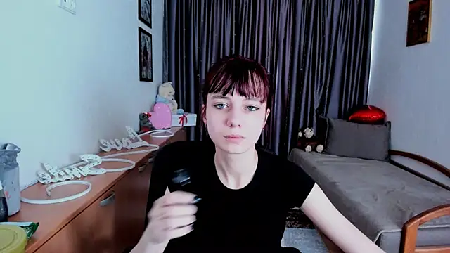 Snapshot of MiniLysii chatting on 05.16.26 MiniLysii online show from 05.16.26