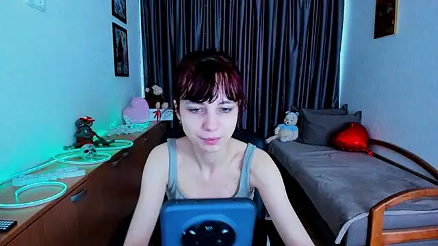 Snapshot of MiniLysii chatting on 06.10.26 MiniLysii online show from 06.10.26