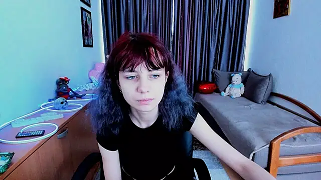 Snapshot of MiniLysii chatting on 06.12.26 MiniLysii online show from 06.12.26