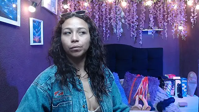 Snapshot of monik299 chatting on 05.20.26 monik299 online show from 05.20.26