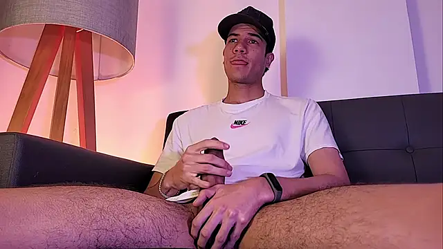 Snapshot of Derek_stud_ chatting on 05.12.26 Derek stud online show from 05.12.26