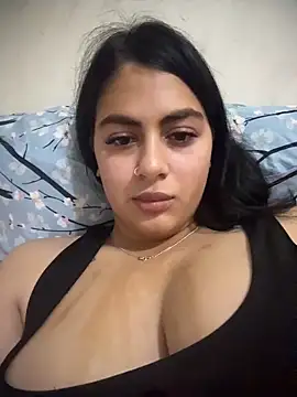 Snapshot of LilyLovell chatting on 05.10.26 LilyLovell online show from 05.10.26