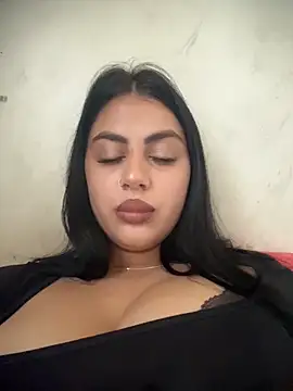 Snapshot of LilyLovell chatting on 05.18.26 LilyLovell online show from 05.18.26