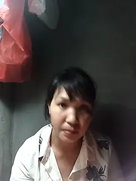 Snapshot of Beola-mi chatting on 04.23.26 Beola-mi online show from 04.23.26