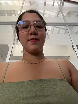 Snapshot of Chloe_Thomsoon_ chatting on 06.02.26 Chloe Thomsoon online show from 06.02.26