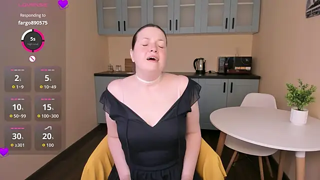 NellieBev online show from 06.04.26