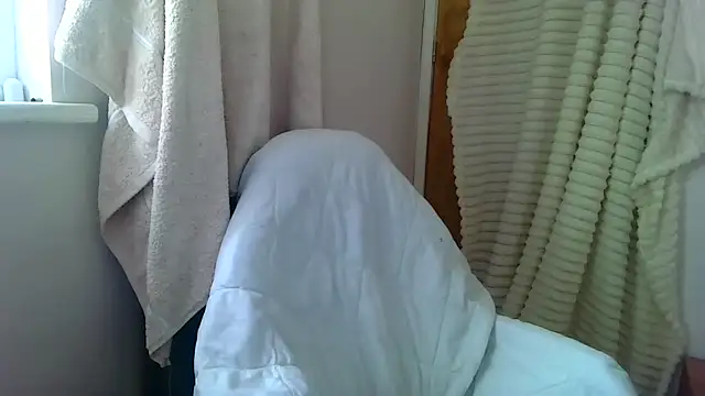 Snapshot of maskedilf chatting on 05.22.26 maskedilf online show from 05.22.26