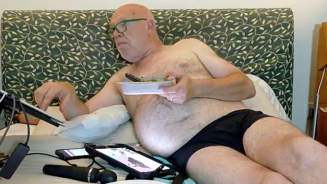 Snapshot of KinkCentral chatting on 06.22.26 KinkCentral online show from 06.22.26