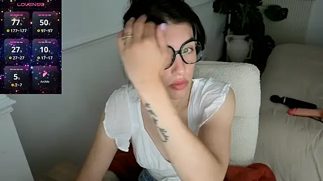 Snapshot of charlieangella chatting on 05.05.26 charlieangella online show from 05.05.26