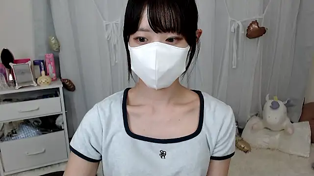 Snapshot of mii__tan chatting on 05.21.26 mii tan online show from 05.21.26