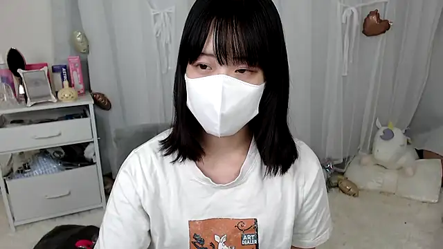 Snapshot of mii__tan chatting on 05.29.26 mii tan online show from 05.29.26