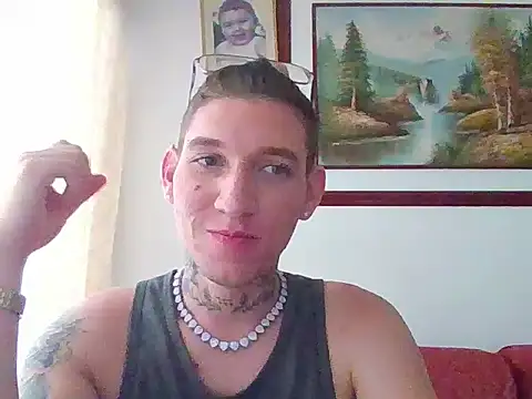Snapshot of gonzalez_2001 chatting on 07.07.26 gonzalez 2001 online show from 07.07.26