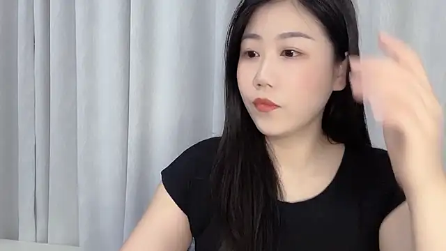 Snapshot of F-Yuwei chatting on 04.28.26 F-Yuwei online show from 04.28.26