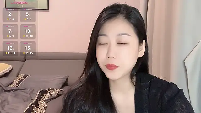 Snapshot of F-Yuwei chatting on 05.27.26 F-Yuwei online show from 05.27.26