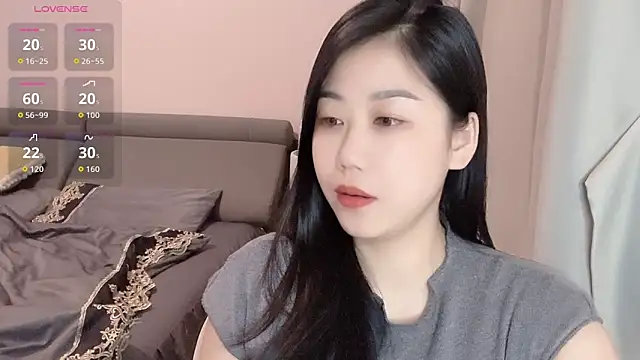 Snapshot of F-Yuwei chatting on 05.30.26 F-Yuwei online show from 05.30.26