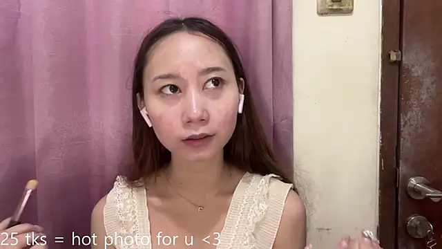 Snapshot of RuthWeinraub chatting on 05.13.26 RuthWeinraub online show from 05.13.26