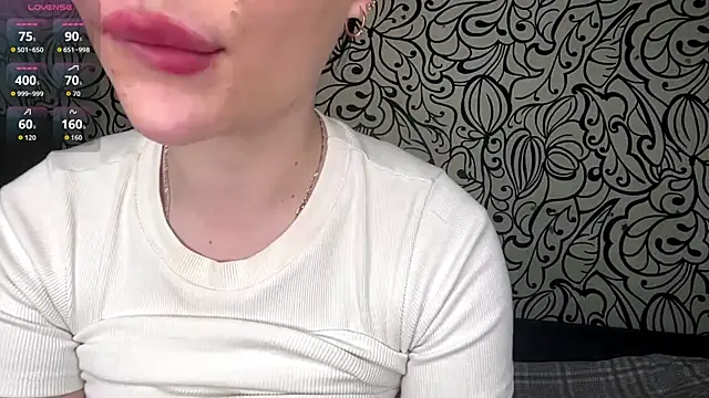 Snapshot of CrystalMuze chatting on 06.15.26 CrystalMuze online show from 06.15.26