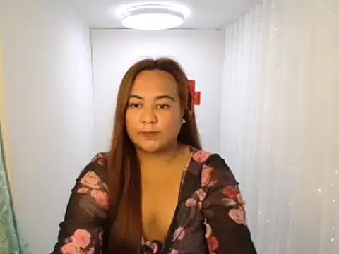 Snapshot of Czarinna chatting on 04.29.26 Czarinna online show from 04.29.26