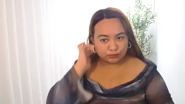 Snapshot of Czarinna chatting on 05.27.26 Czarinna online show from 05.27.26