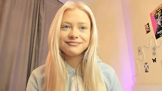 Snapshot of MidnightPoise chatting on 06.25.26 MidnightPoise online show from 06.25.26