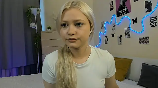 Snapshot of MidnightPoise chatting on 07.09.26 MidnightPoise online show from 07.09.26