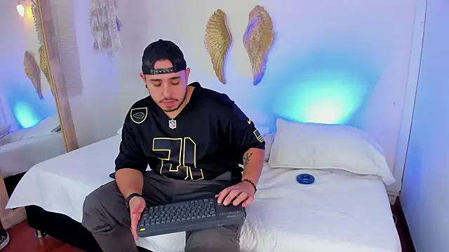 ChrisWyles online show from 04.28.26