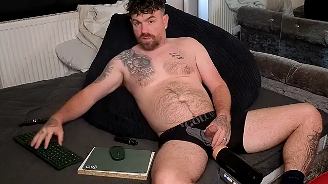 Snapshot of Naughtybihubbyxx chatting on 05.06.26 Naughtybihubbyxx online show from 05.06.26