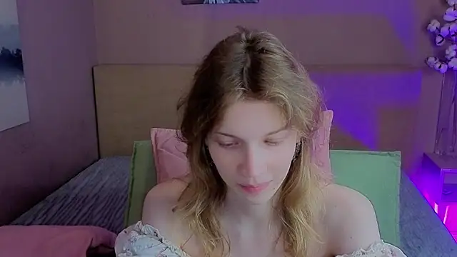 Snapshot of Emily_Cartex chatting on 07.23.26 Emily Cartex online show from 07.23.26