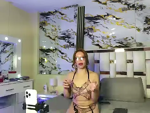 lyra-marco online show from 04.26.26