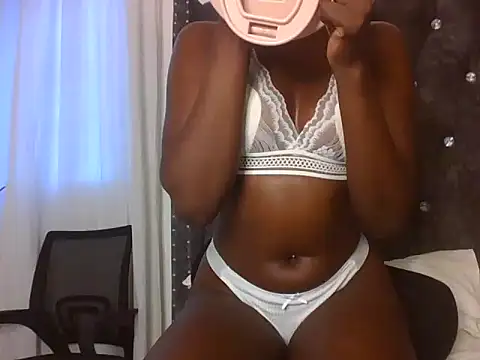Snapshot of lil_creamer chatting on 04.29.26 lil creamer online show from 04.29.26