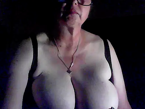 Sexyhoneybee1 online show from 04.26.26