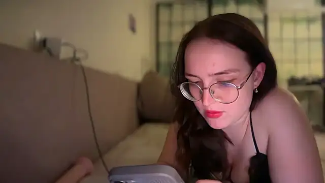 FoxyMiaa online show from 04.30.26