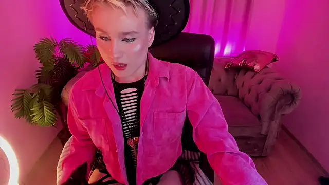 Snapshot of cumboydoll chatting on 04.29.26 cumboydoll online show from 04.29.26